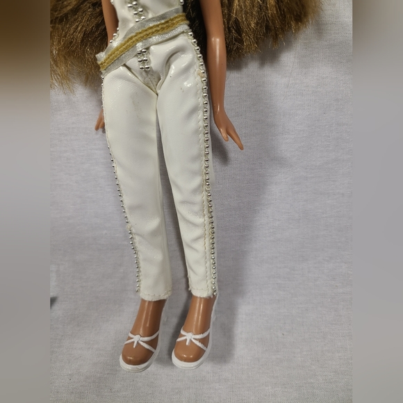 MGA Bratz Funk Out Fianna Doll - Picture 3 of 6